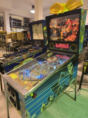 20250228_194243-800x1067-1.jpg JUDGE DREDD BALLY WILLIAMS PINBALL FLIPPER (P2085)